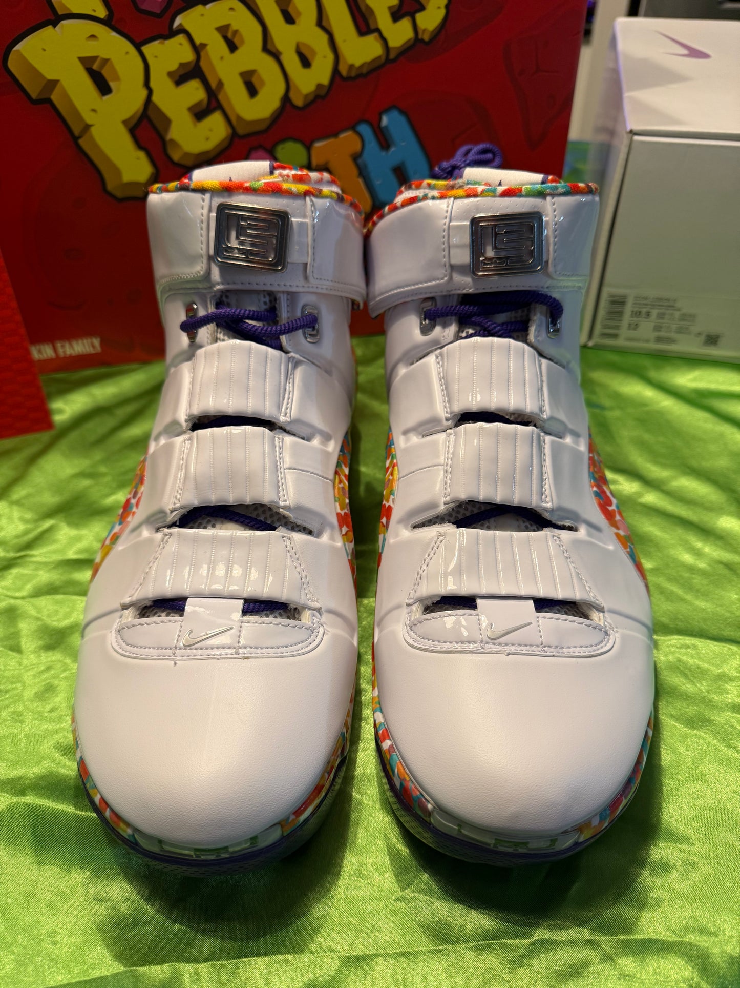 *FRIENDS & FAMILY* KITH NIKE FRUITY PEBBLES LEBRON 4 PROMO SAMPLE BOX SIZE 10.5