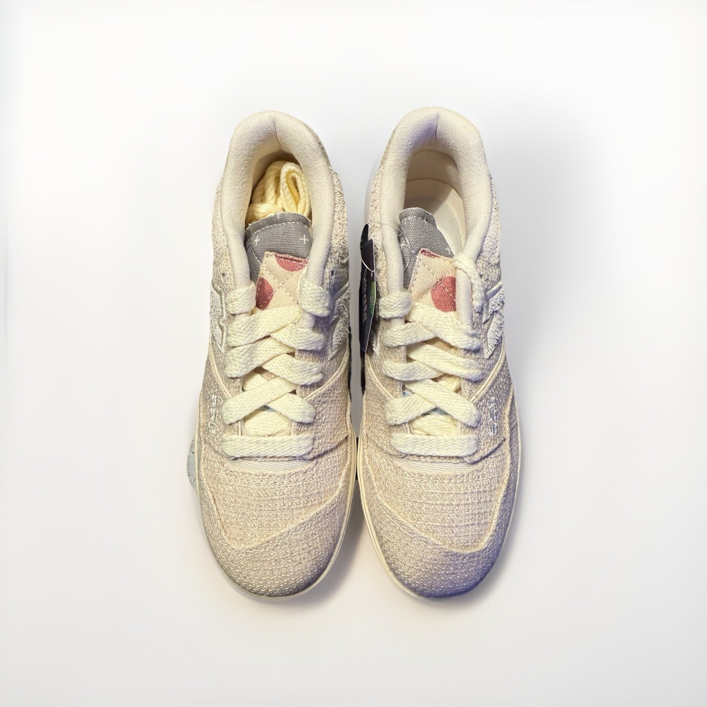 Size 4M/ 5.5W - New Balance 550