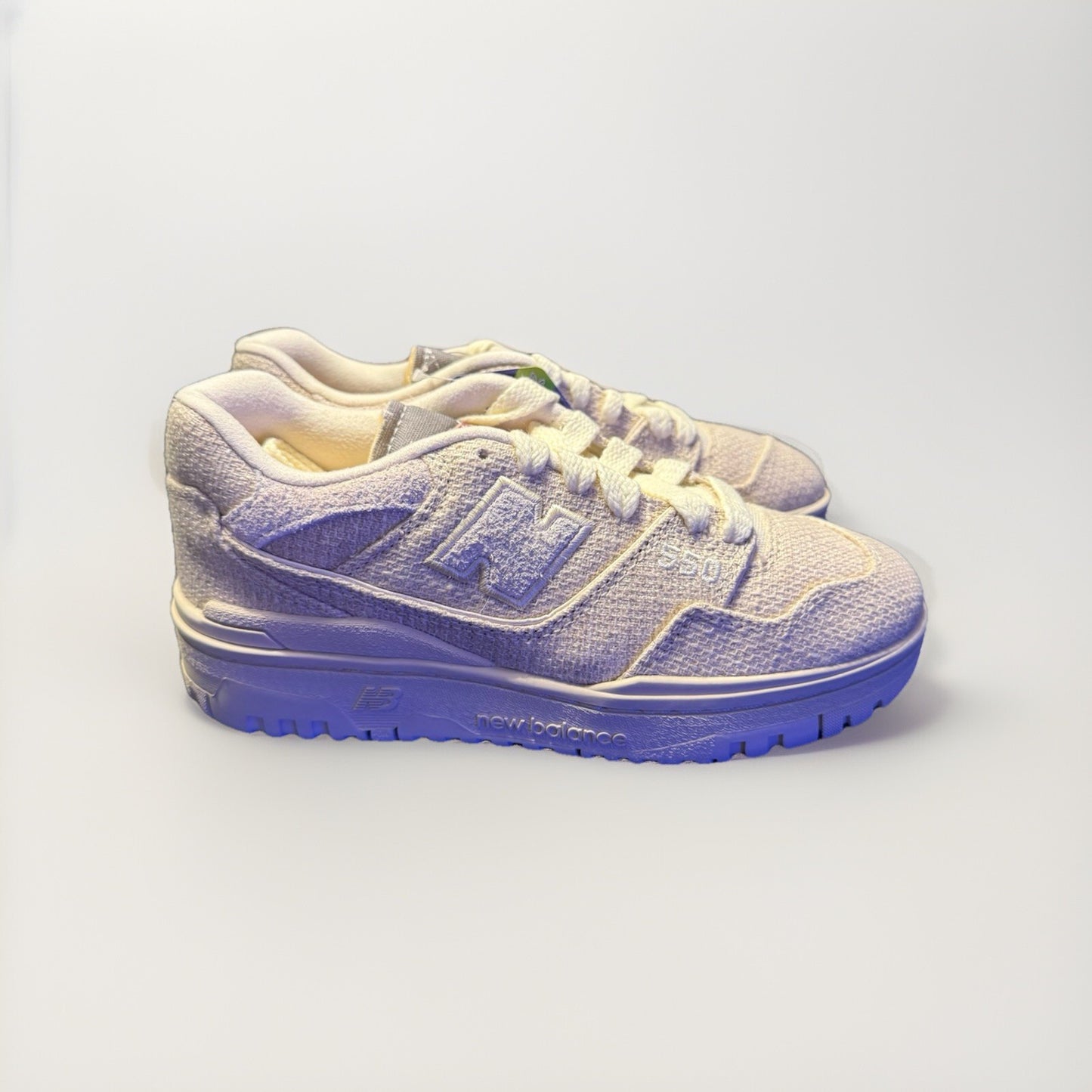 Size 4M/ 5.5W - New Balance 550