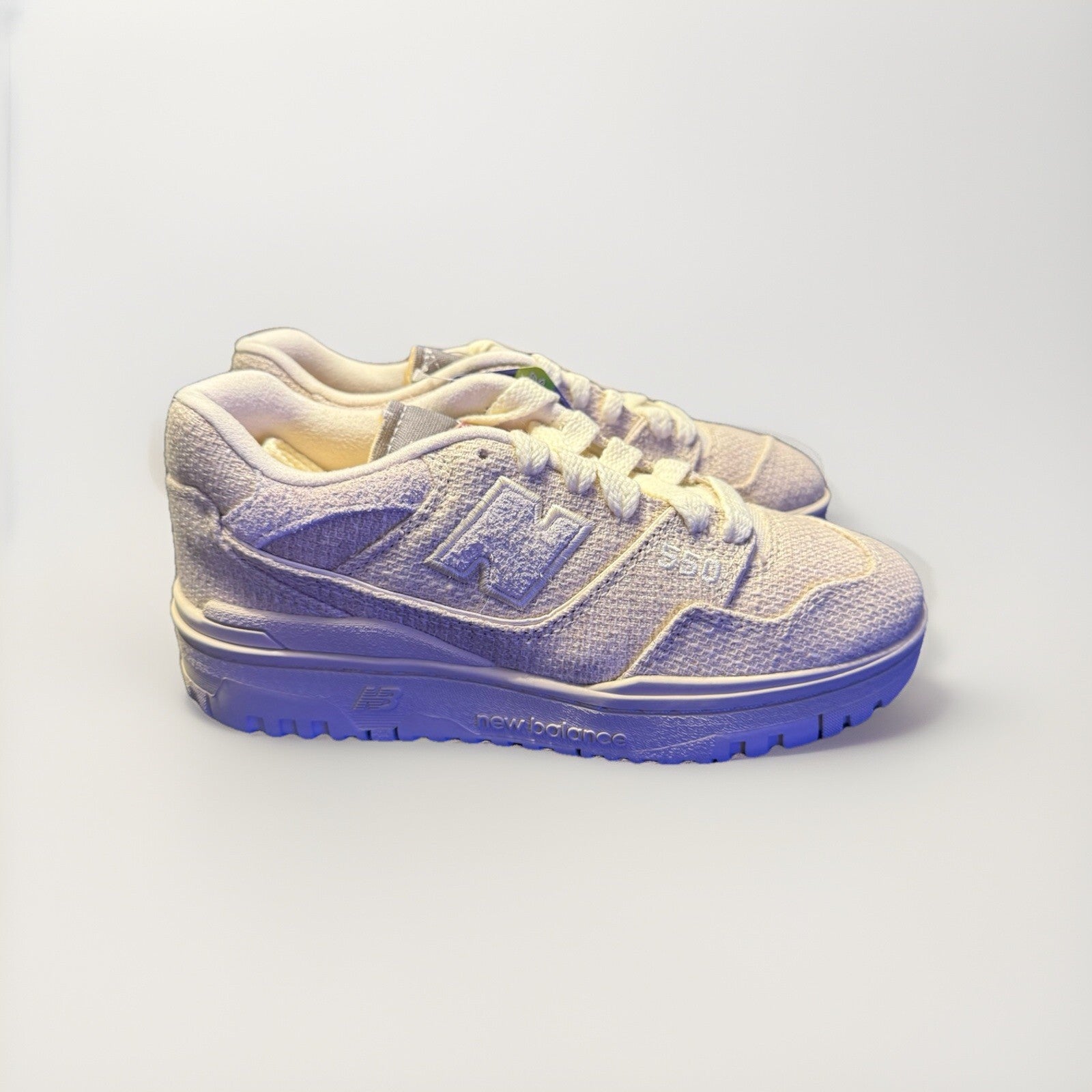 Size 4M/ 5.5W - New Balance 550