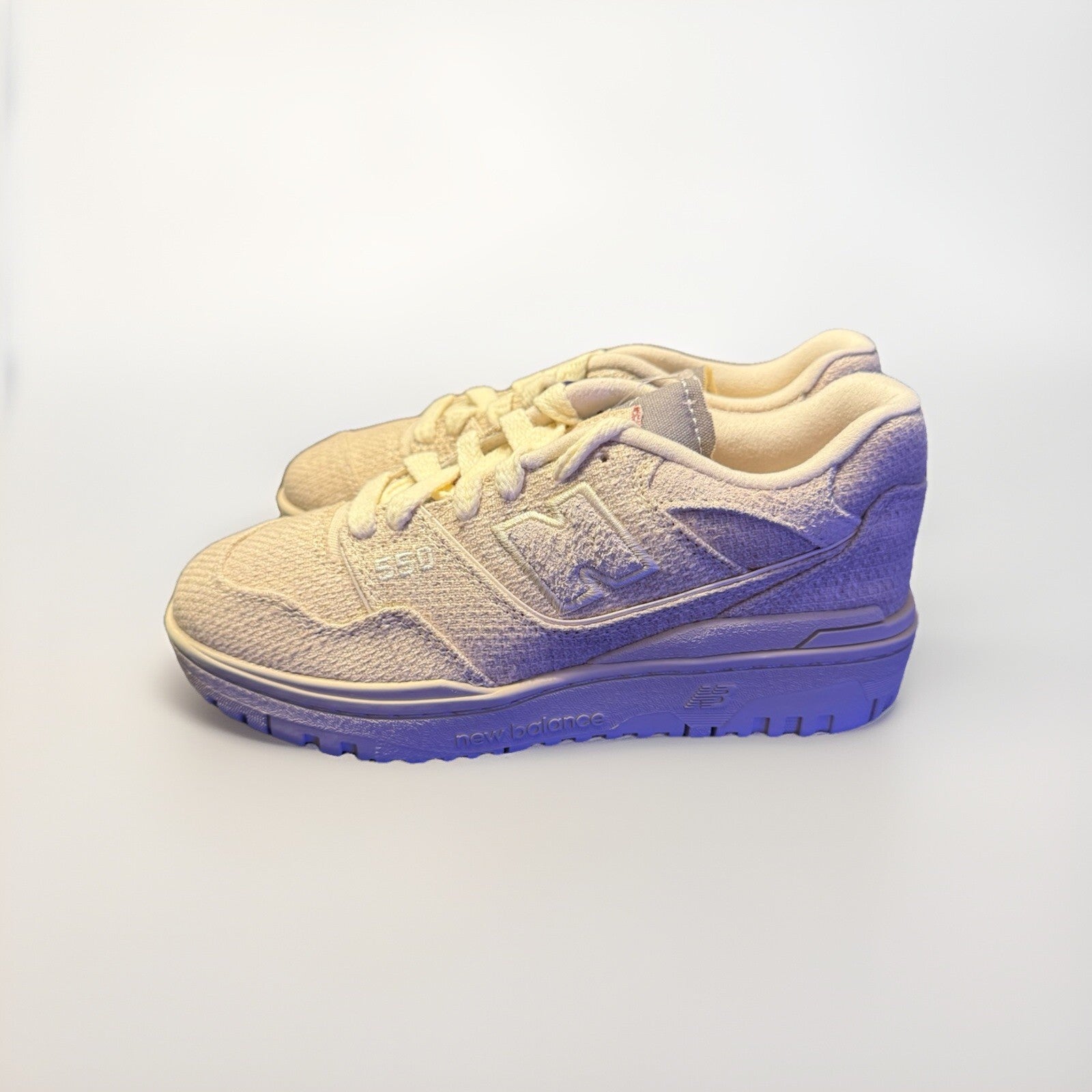 Size 4M/ 5.5W - New Balance 550