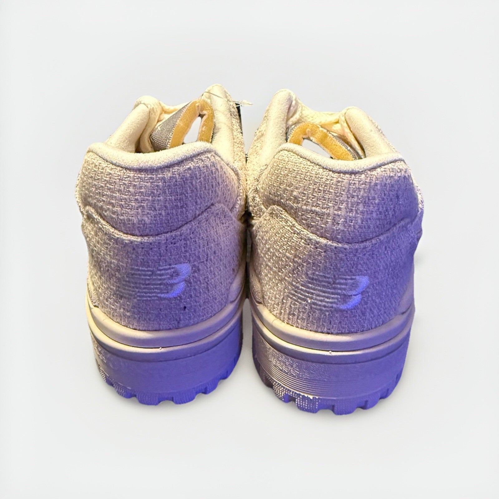 Size 4M/ 5.5W - New Balance 550