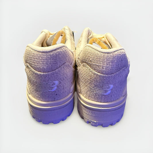 Size 4M/ 5.5W - New Balance 550