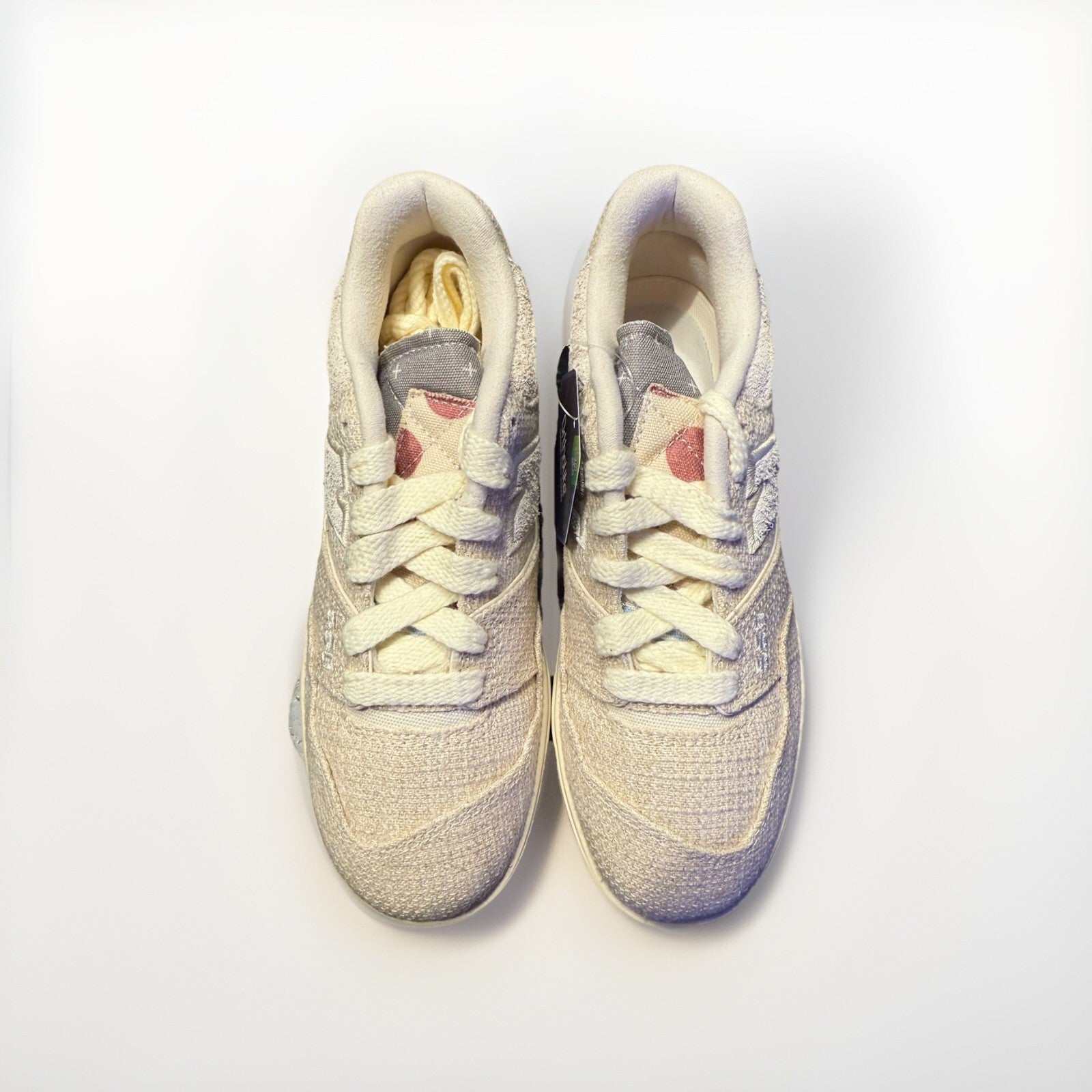 Size 4M/ 5.5W - New Balance 550